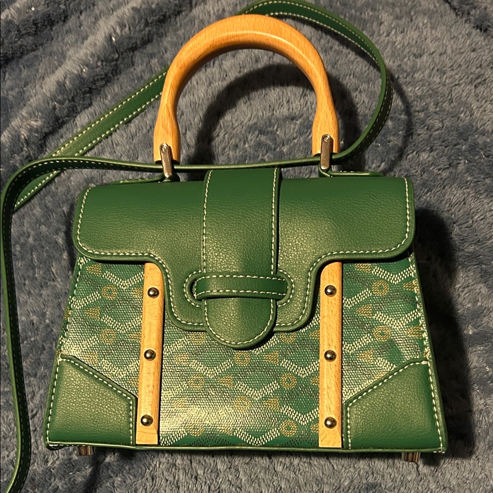 Green Leather Handbag with Wooden Accents. NWOT